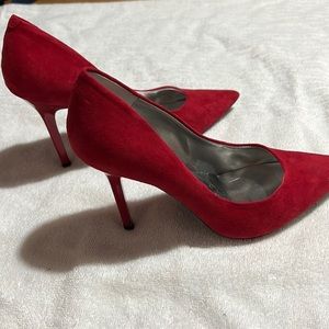 Red Guess pumps size 7.5